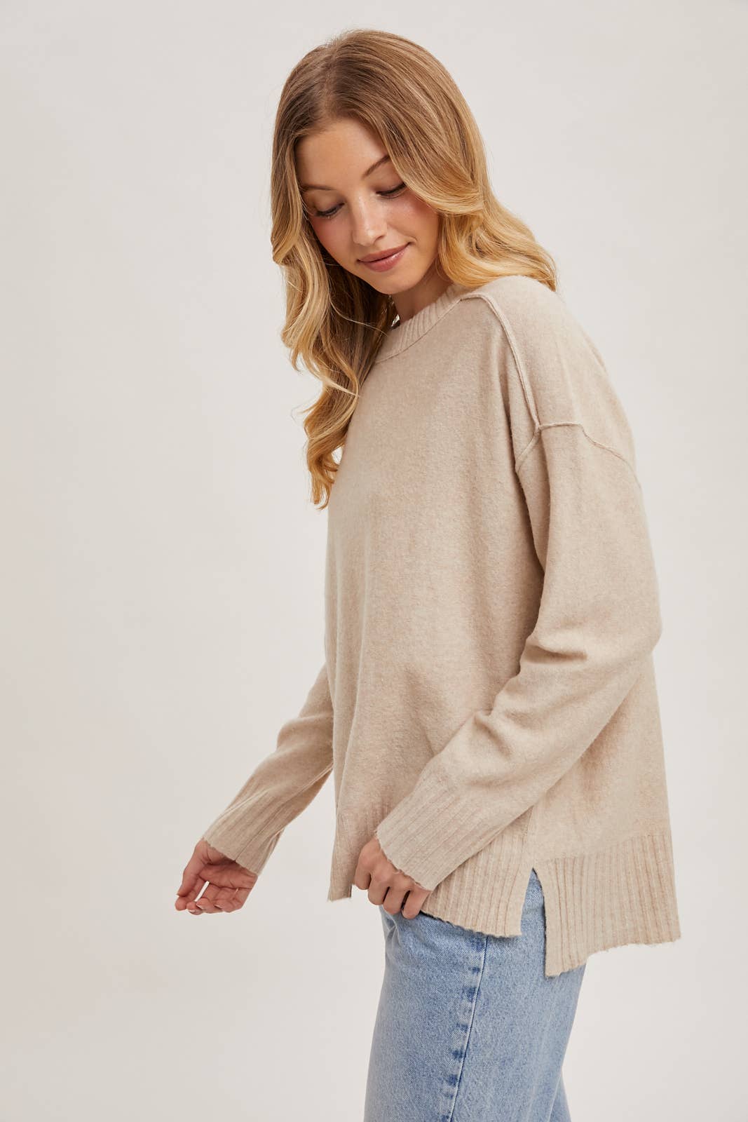 CREW NECK KNIT SWEATER