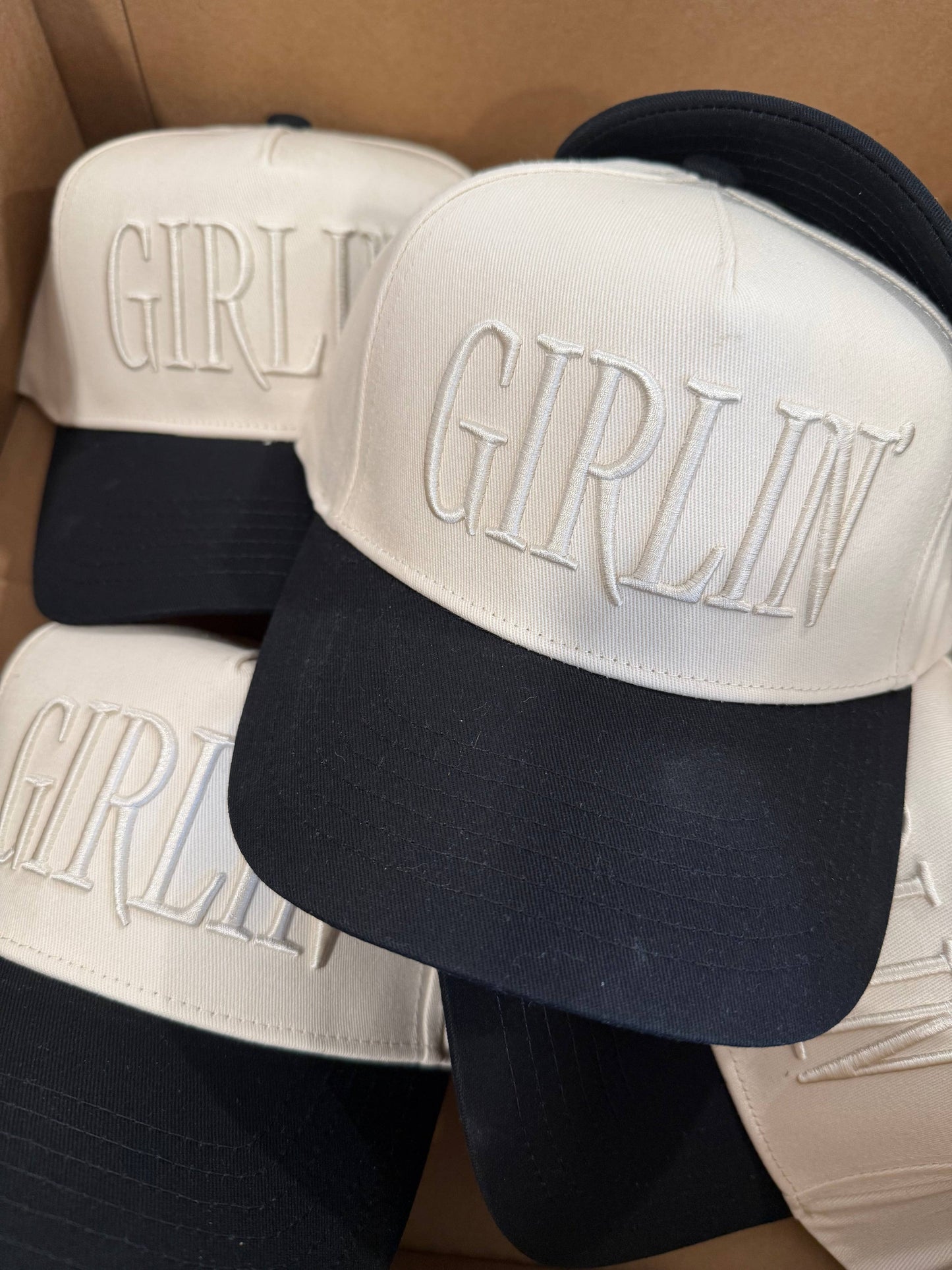 Girlin' - Youth Vintage Trucker Hat