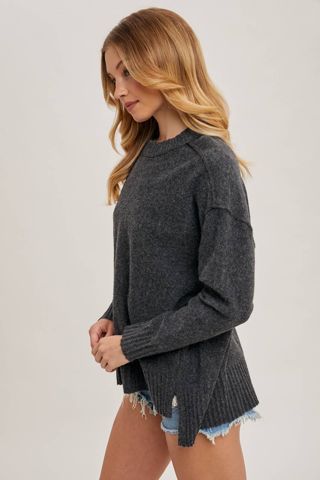 CREW NECK KNIT SWEATER