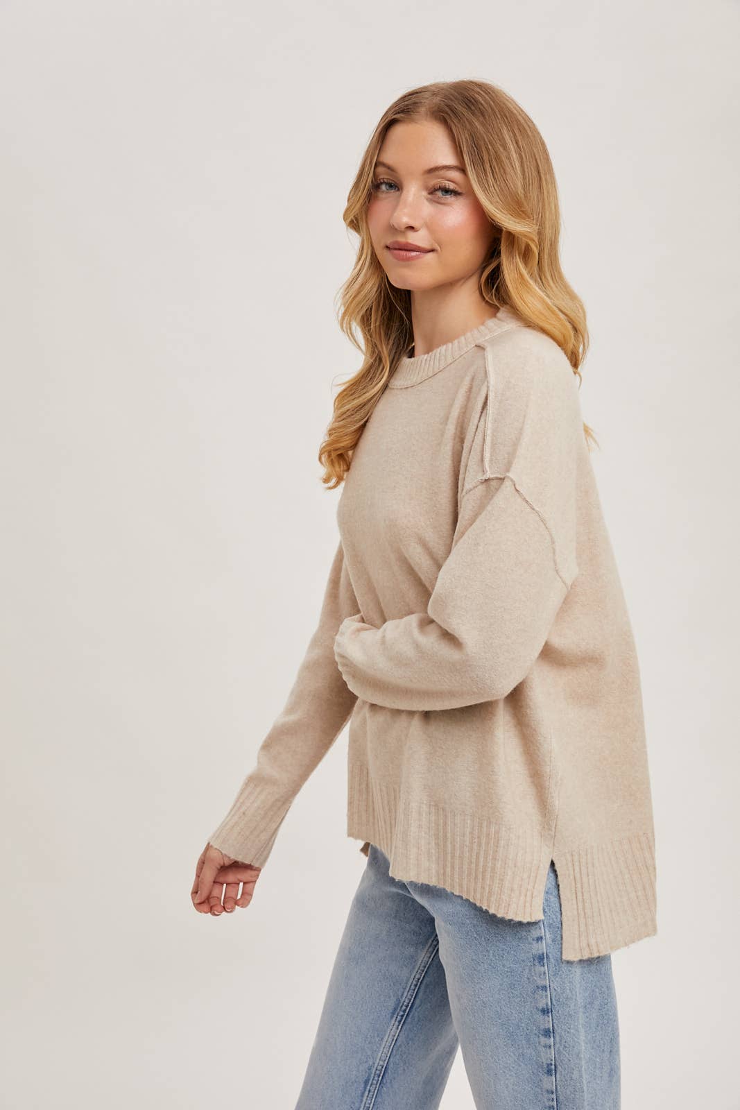 CREW NECK KNIT SWEATER