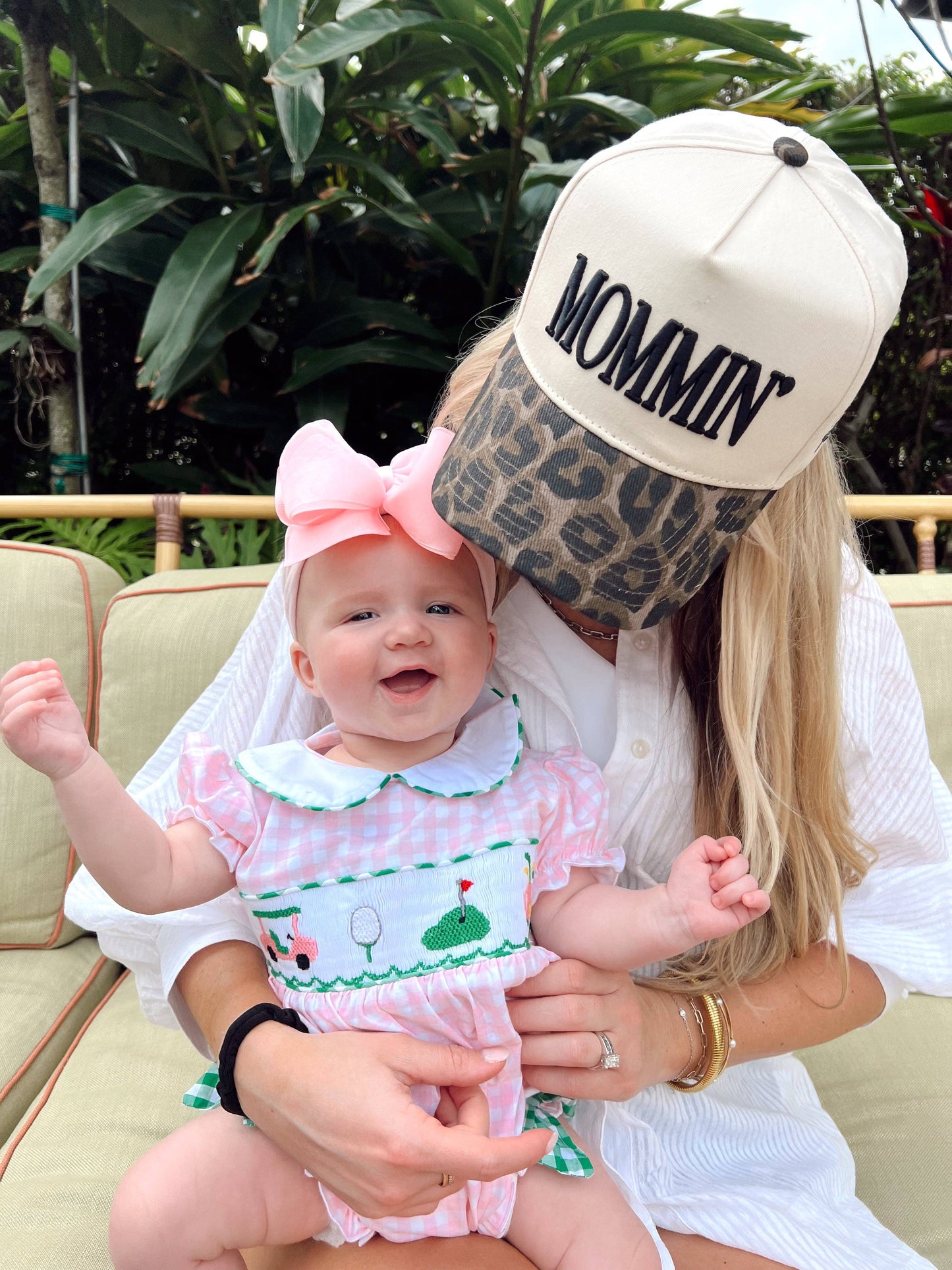 Mommin' - Black Vintage Trucker Hat