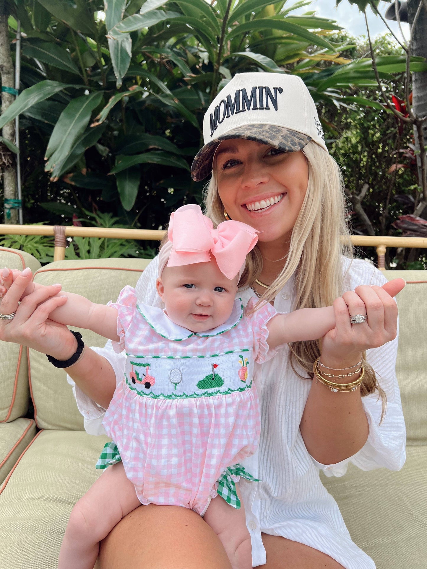 Mommin' - Black Vintage Trucker Hat