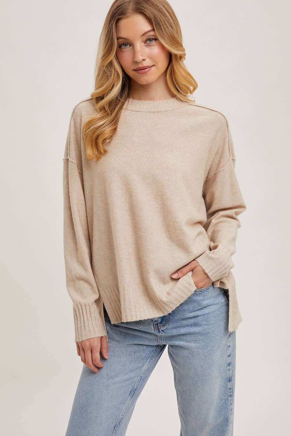 CREW NECK KNIT SWEATER