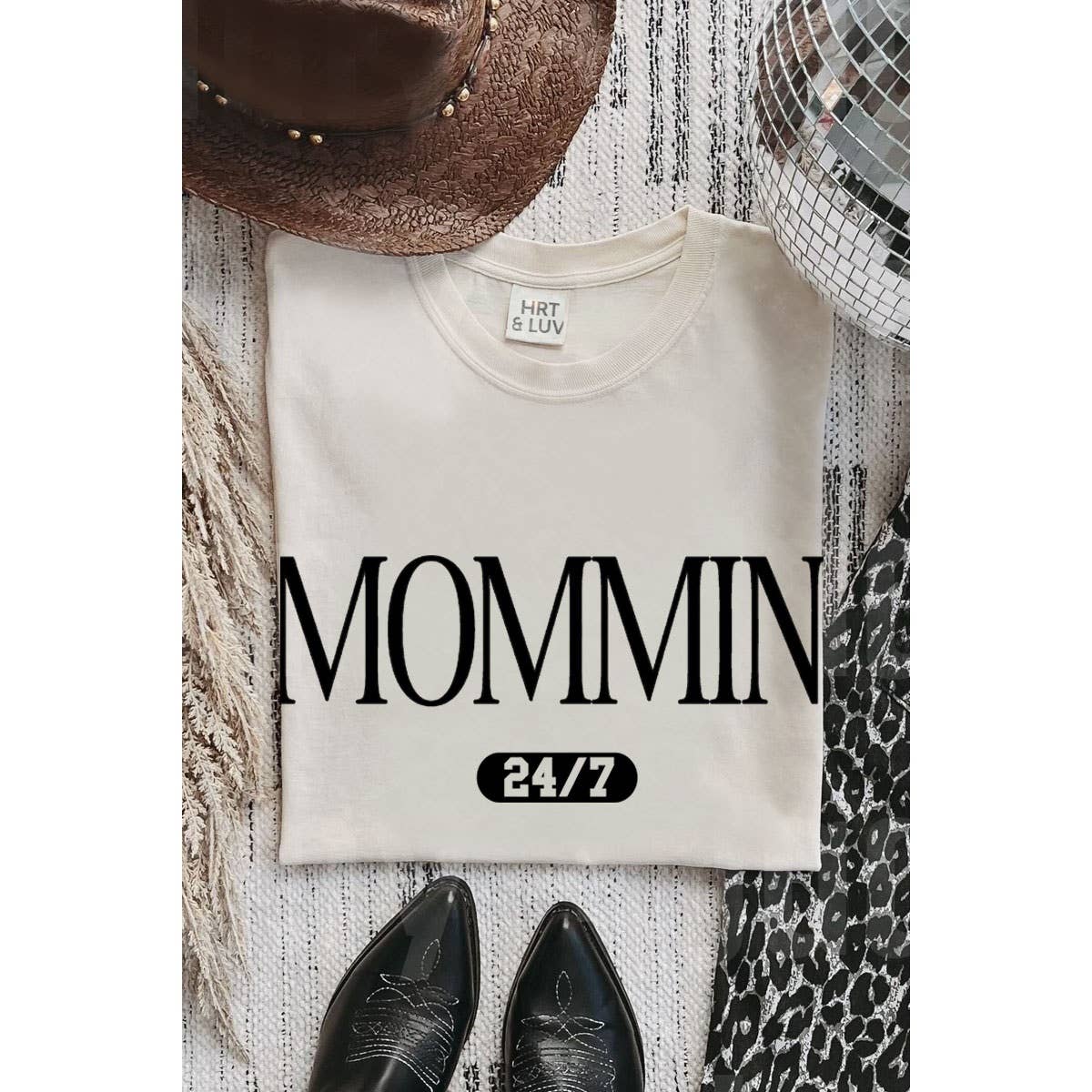 MOMMIN' 24_7GRAPHIC TEE