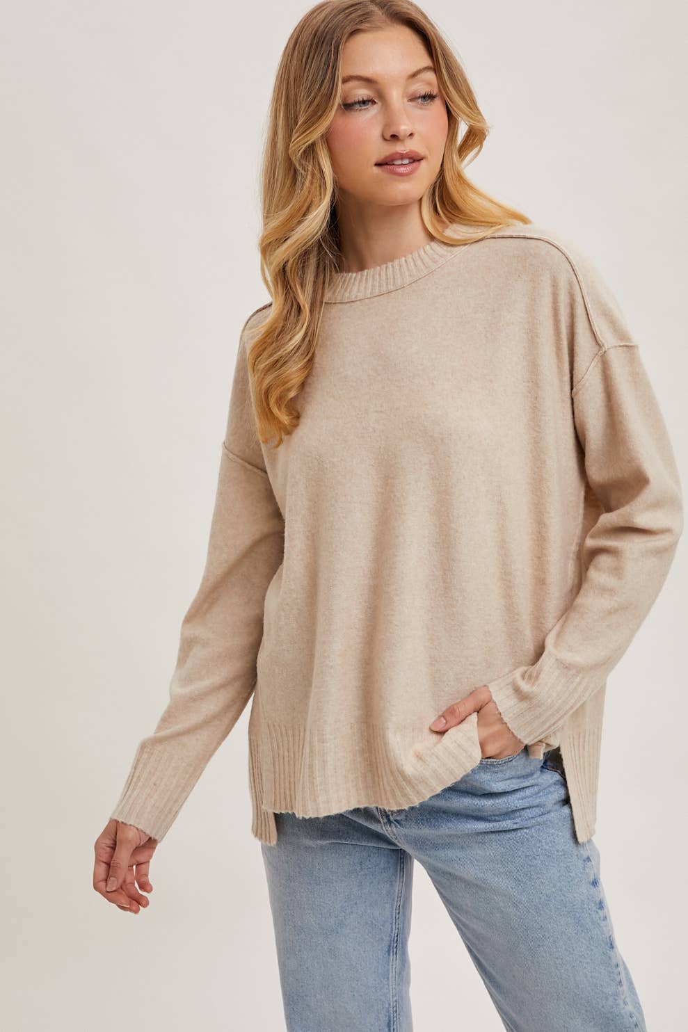 CREW NECK KNIT SWEATER